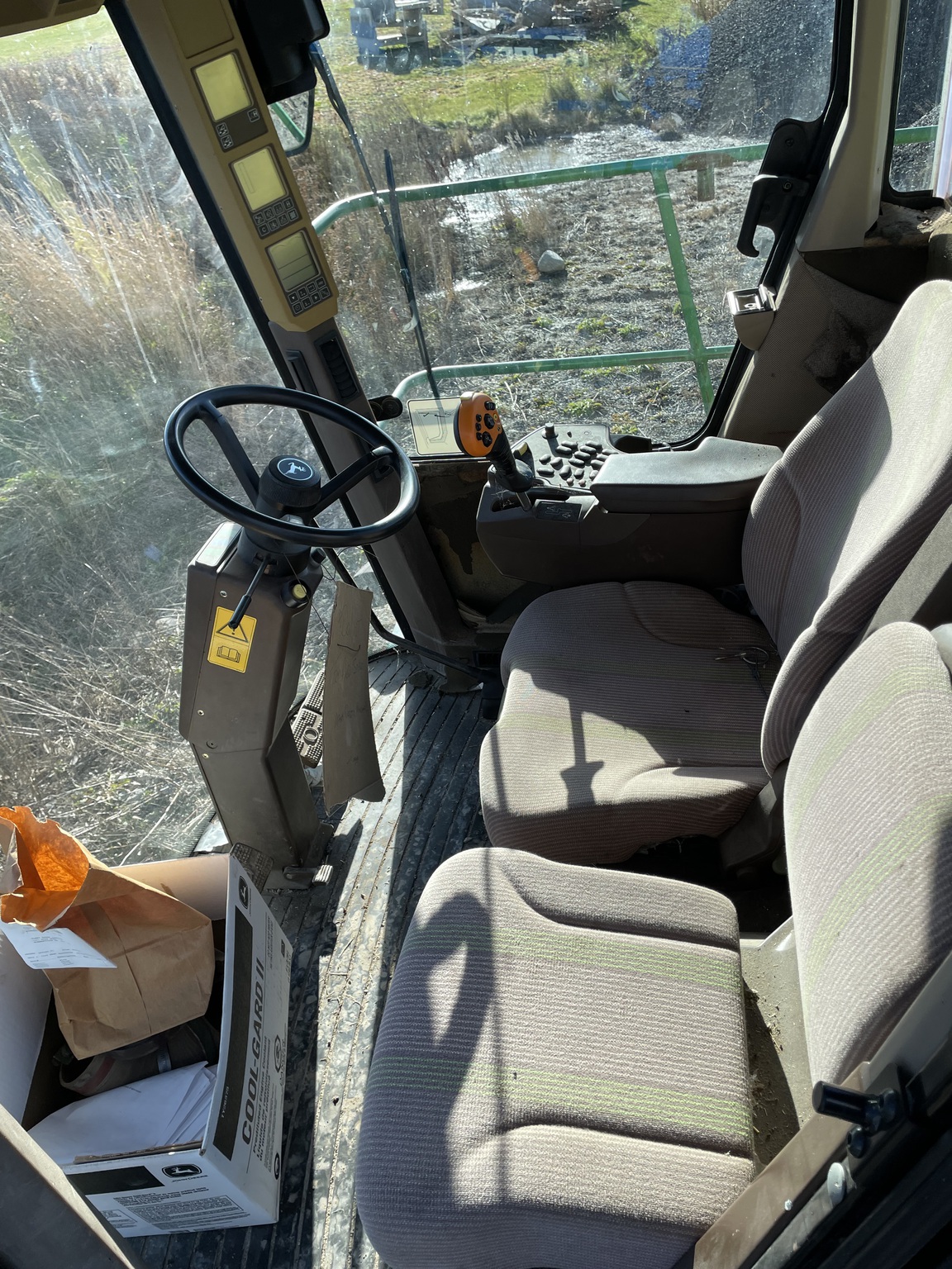 2002 John Deere 7300 Image 9