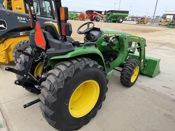 2025 John Deere 3038E - Photo3
