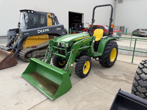 2025 John Deere 3038E - Photo6