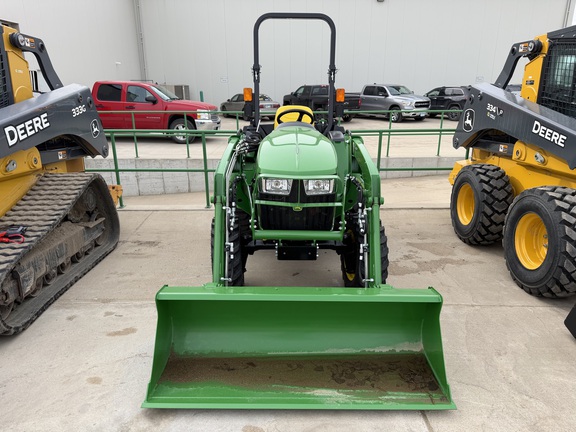 2025 John Deere 3038E - Photo7