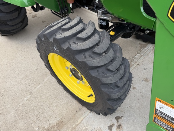 2025 John Deere 3038E - Photo10