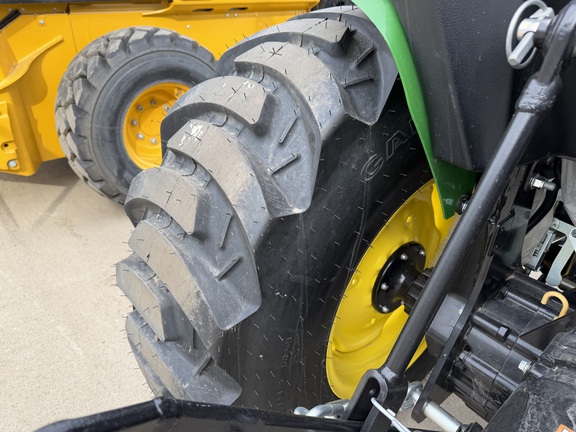 2025 John Deere 3038E - Photo13