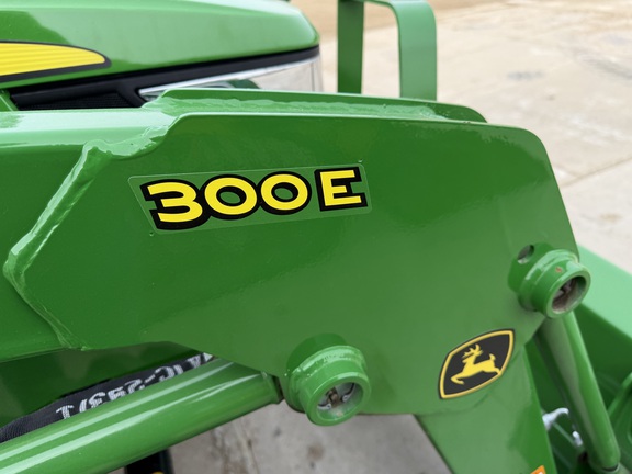 2025 John Deere 3038E - Photo14