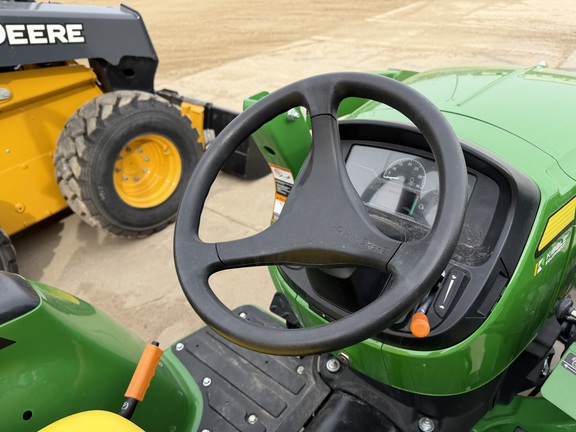 2025 John Deere 3038E - Photo22