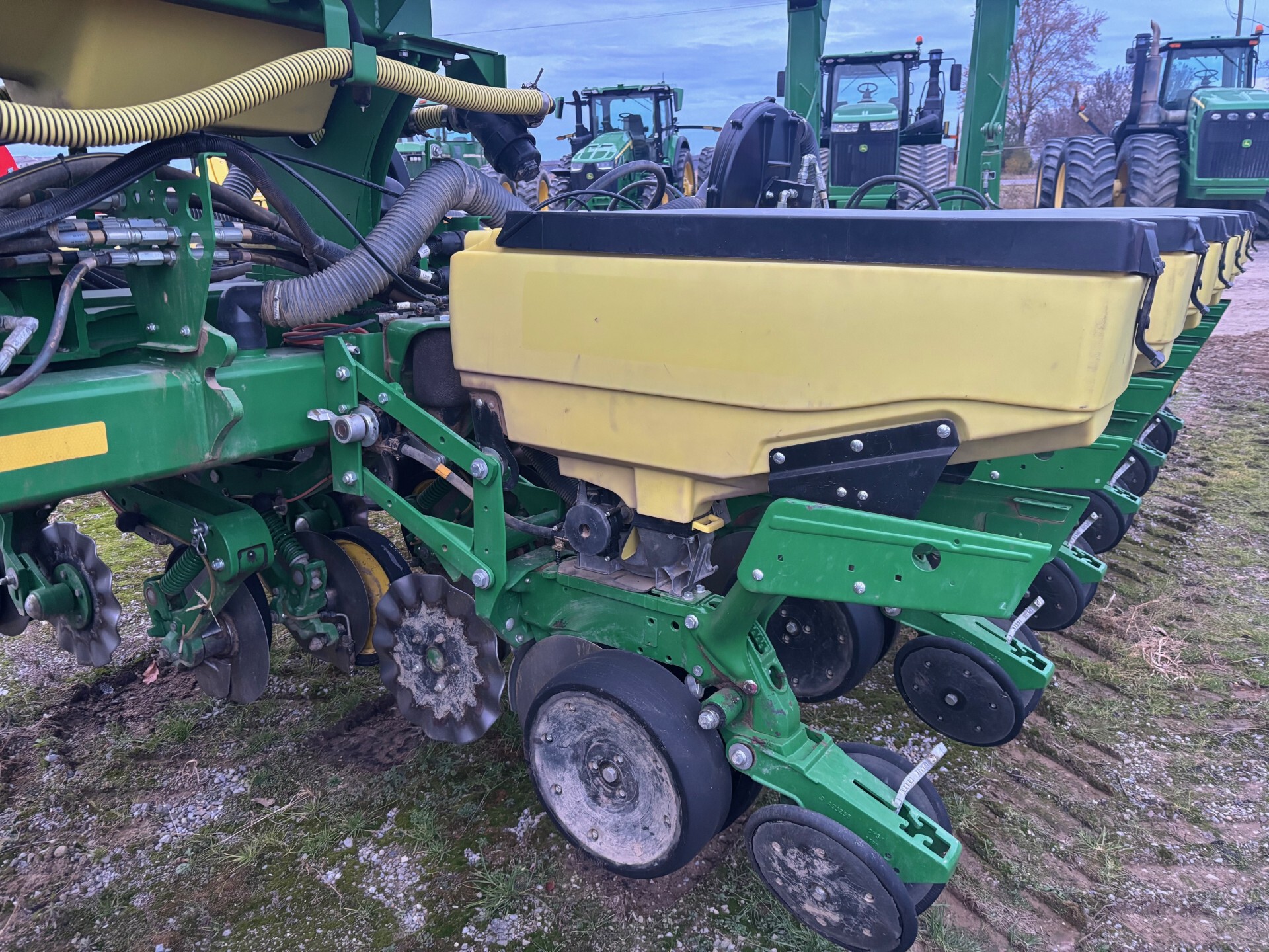 2019 John Deere 1775NT Image 9
