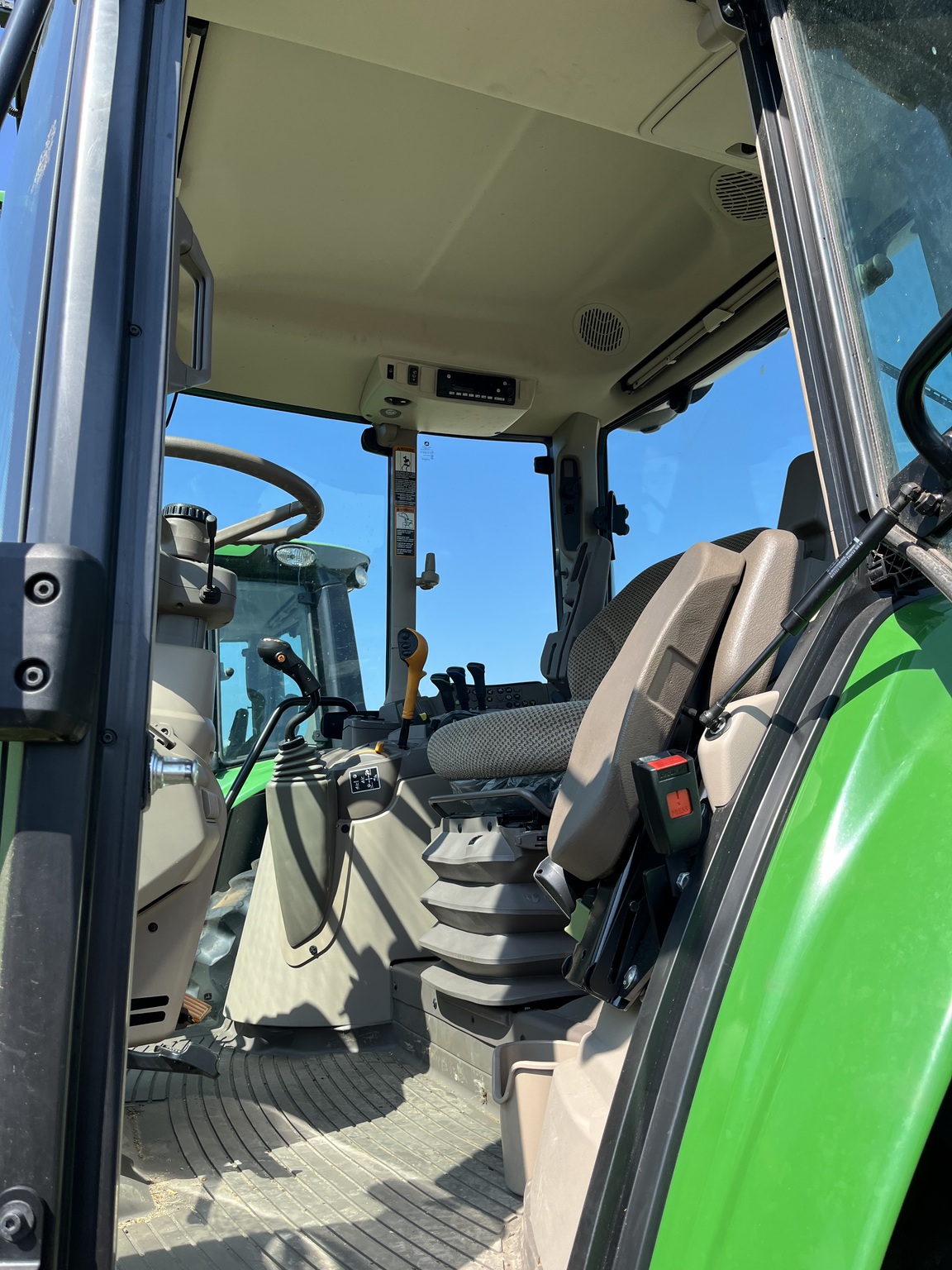 2024 John Deere 6155M Image 6