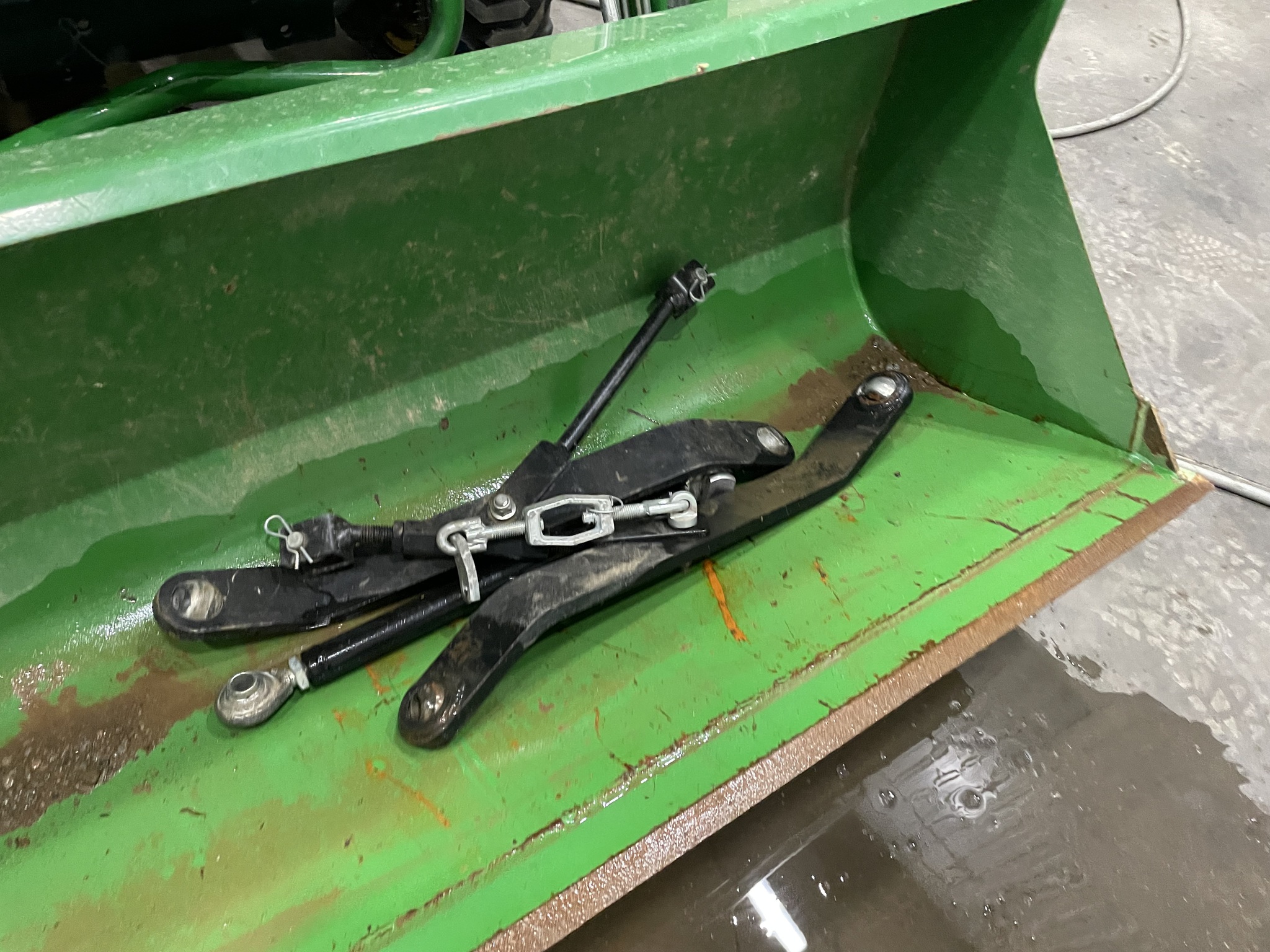 2023 John Deere 1025R Image 6