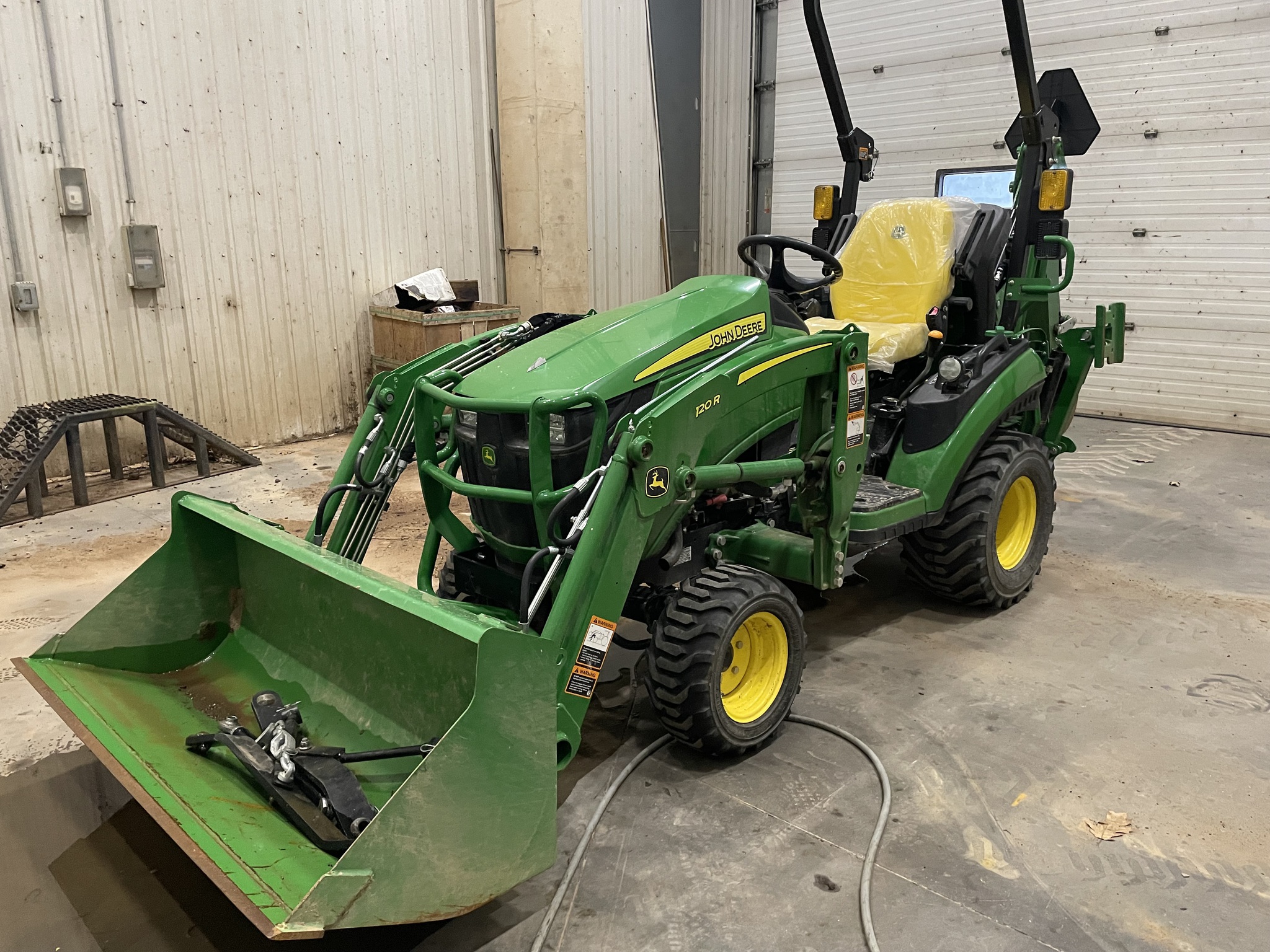 2023 John Deere 1025R Image 1