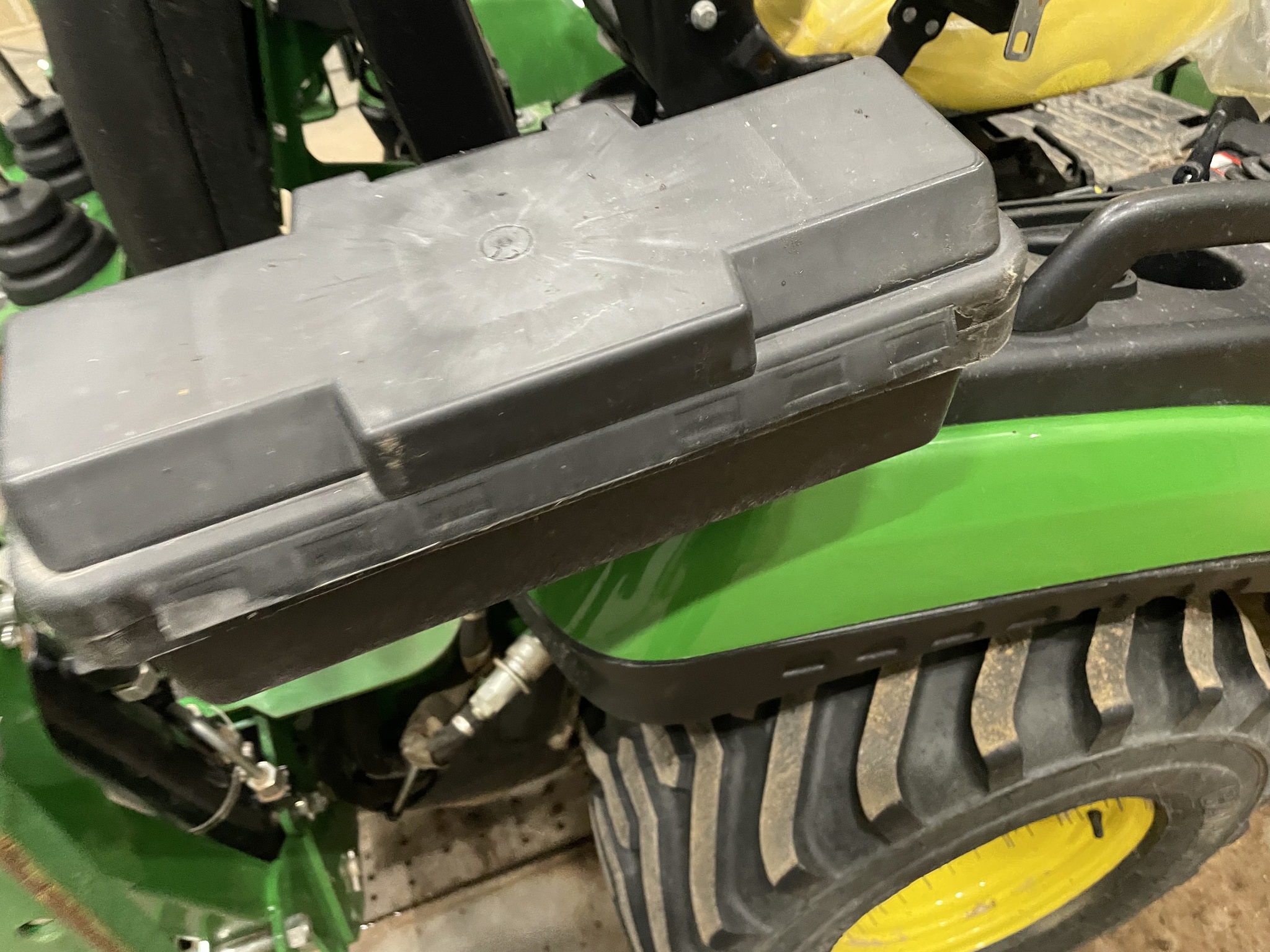 2023 John Deere 1025R Image 10