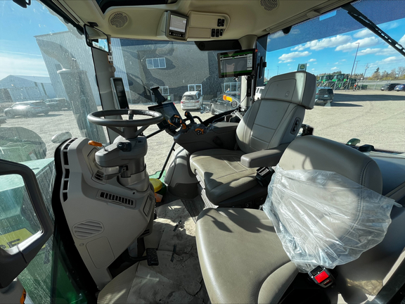 2025 John Deere 6R 250