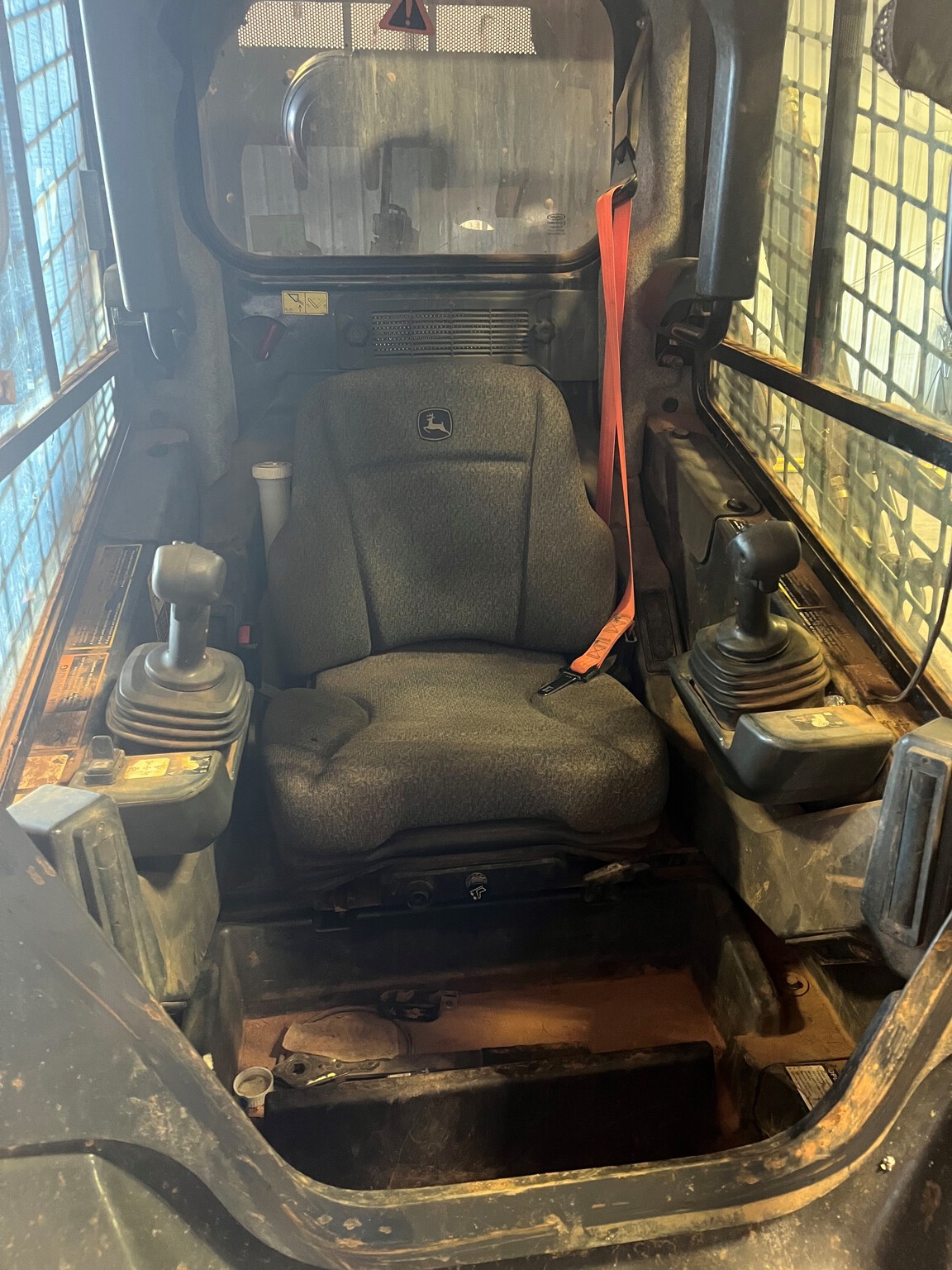 2022 John Deere 333G Image 4