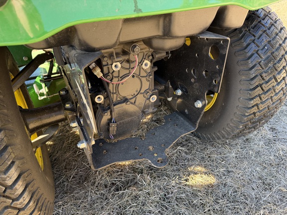 2023 John Deere X734 - Photo12