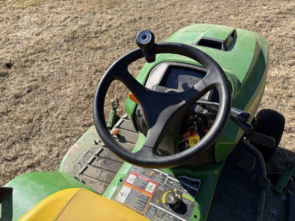2023 John Deere X734 - Photo17