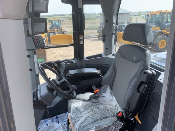 2024 John Deere 544 P