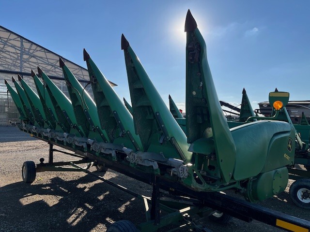 2012 John Deere 608C Corn and Row Crop headers