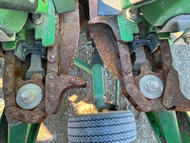 2012 John Deere 608C Corn and Row Crop headers
