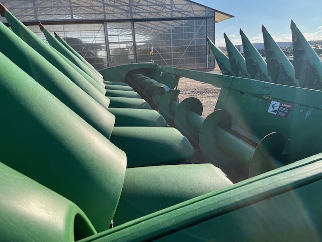 2012 John Deere 608C Corn and Row Crop headers