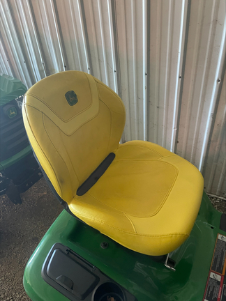 2025 John Deere X390 - Photo2