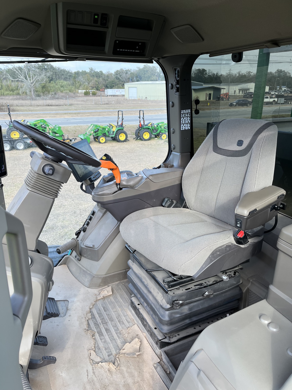 2025 John Deere 600R Image 5