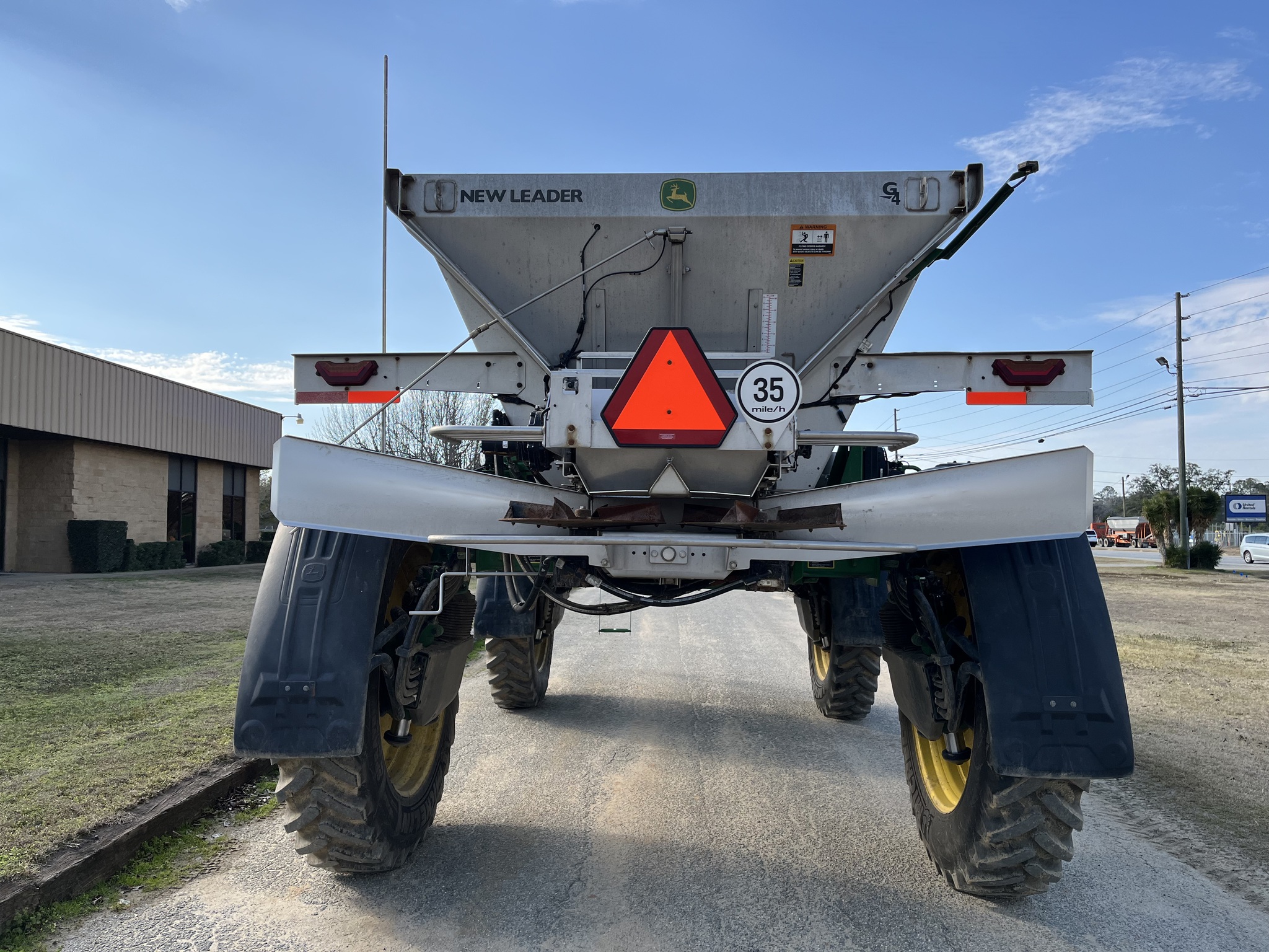 2025 John Deere 600R Image 3