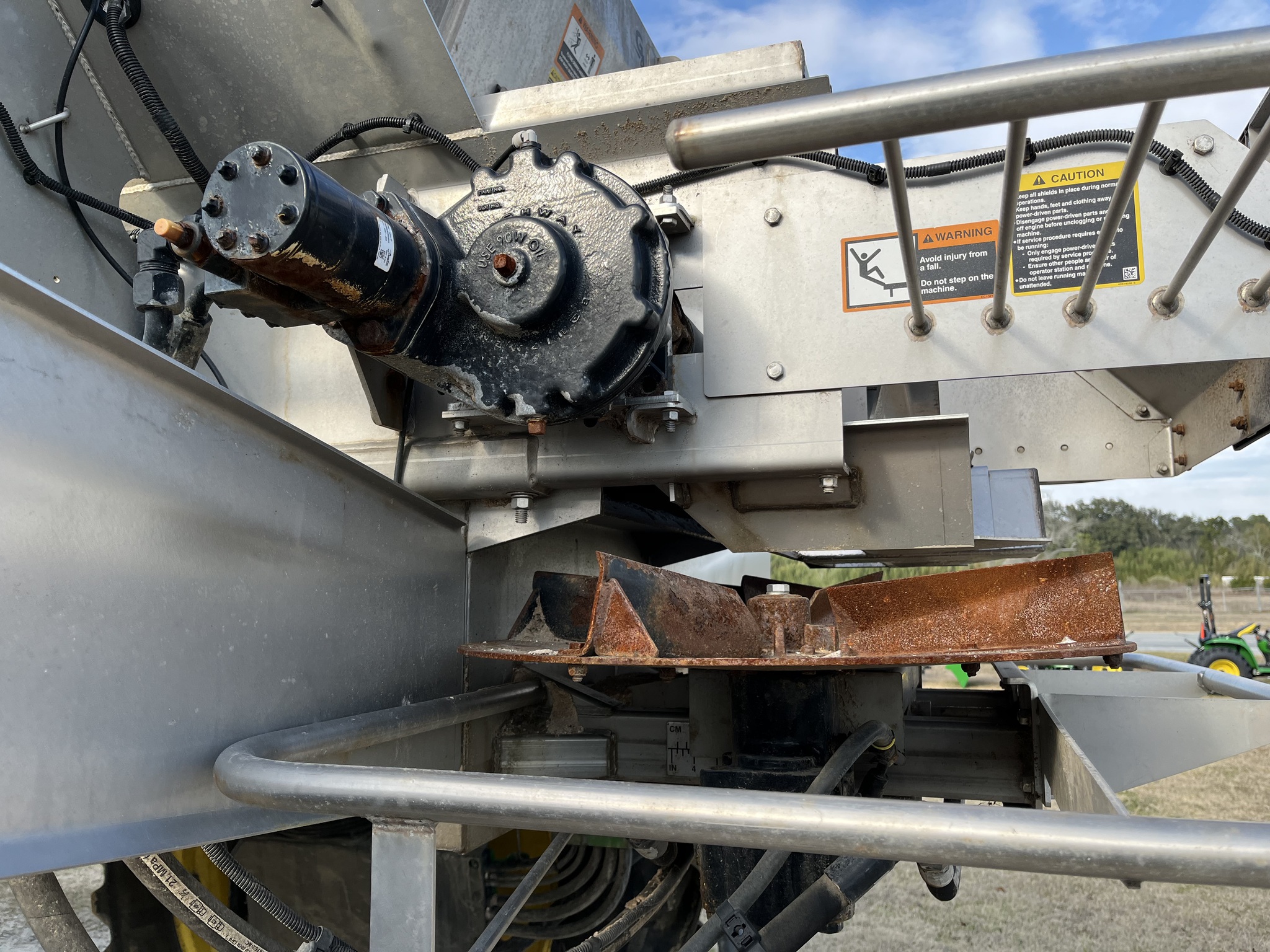 2025 John Deere 600R Image 10