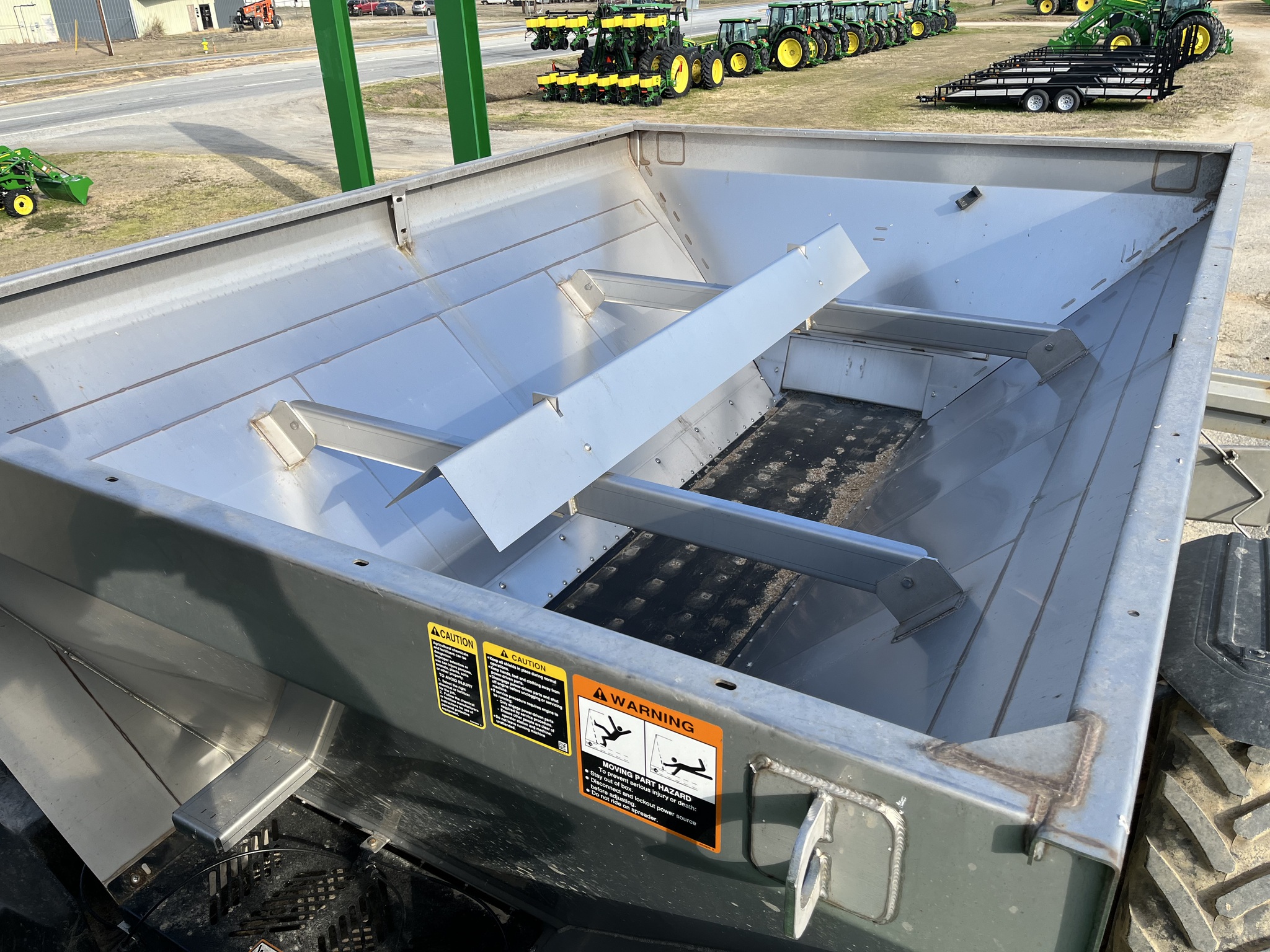 2025 John Deere 600R Image 13