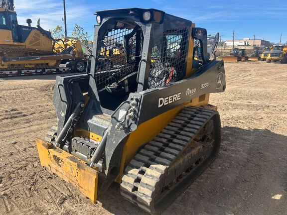 Photo of a 2024 John Deere 325G