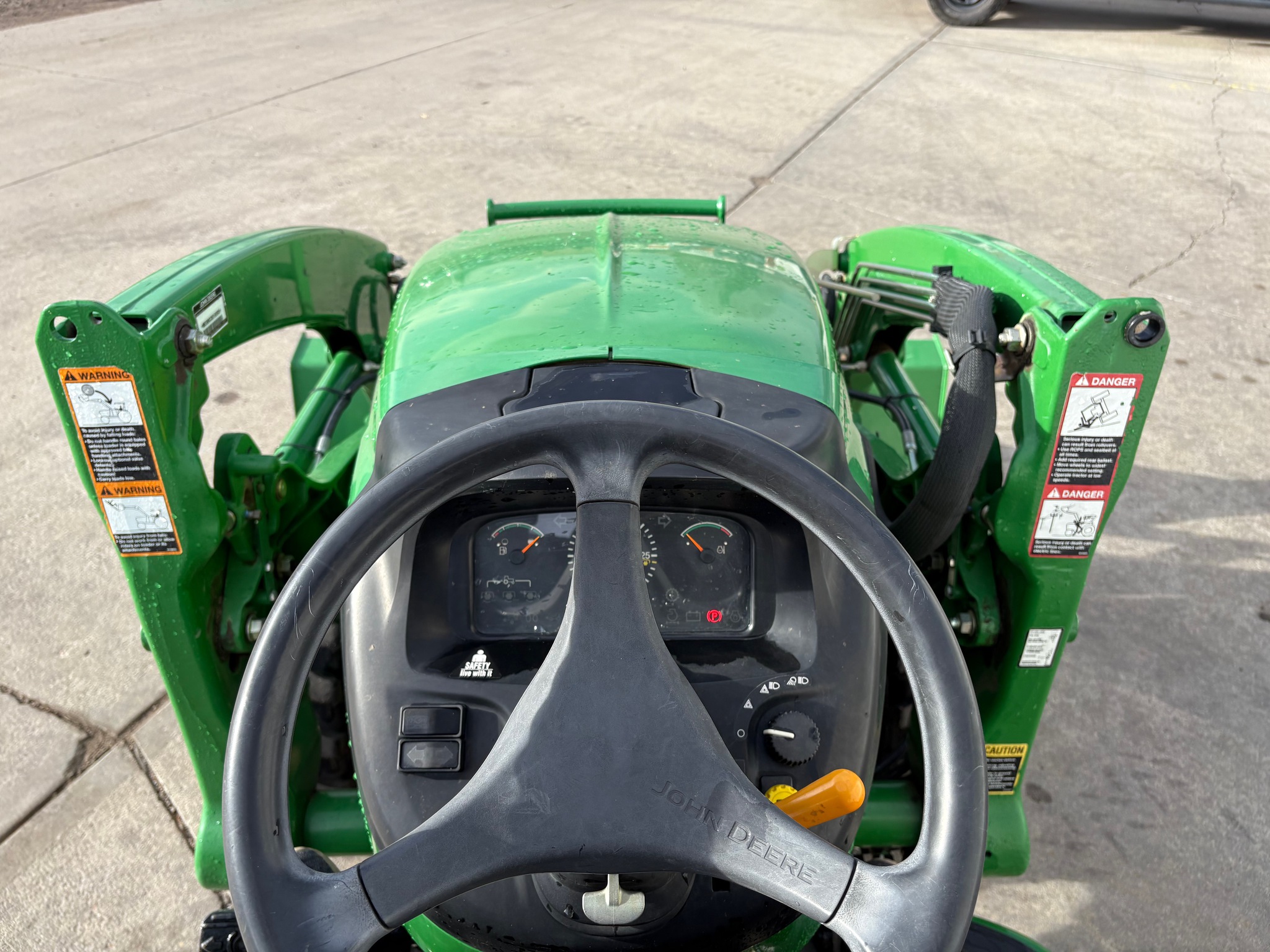 2007 John Deere 3320 Image 15