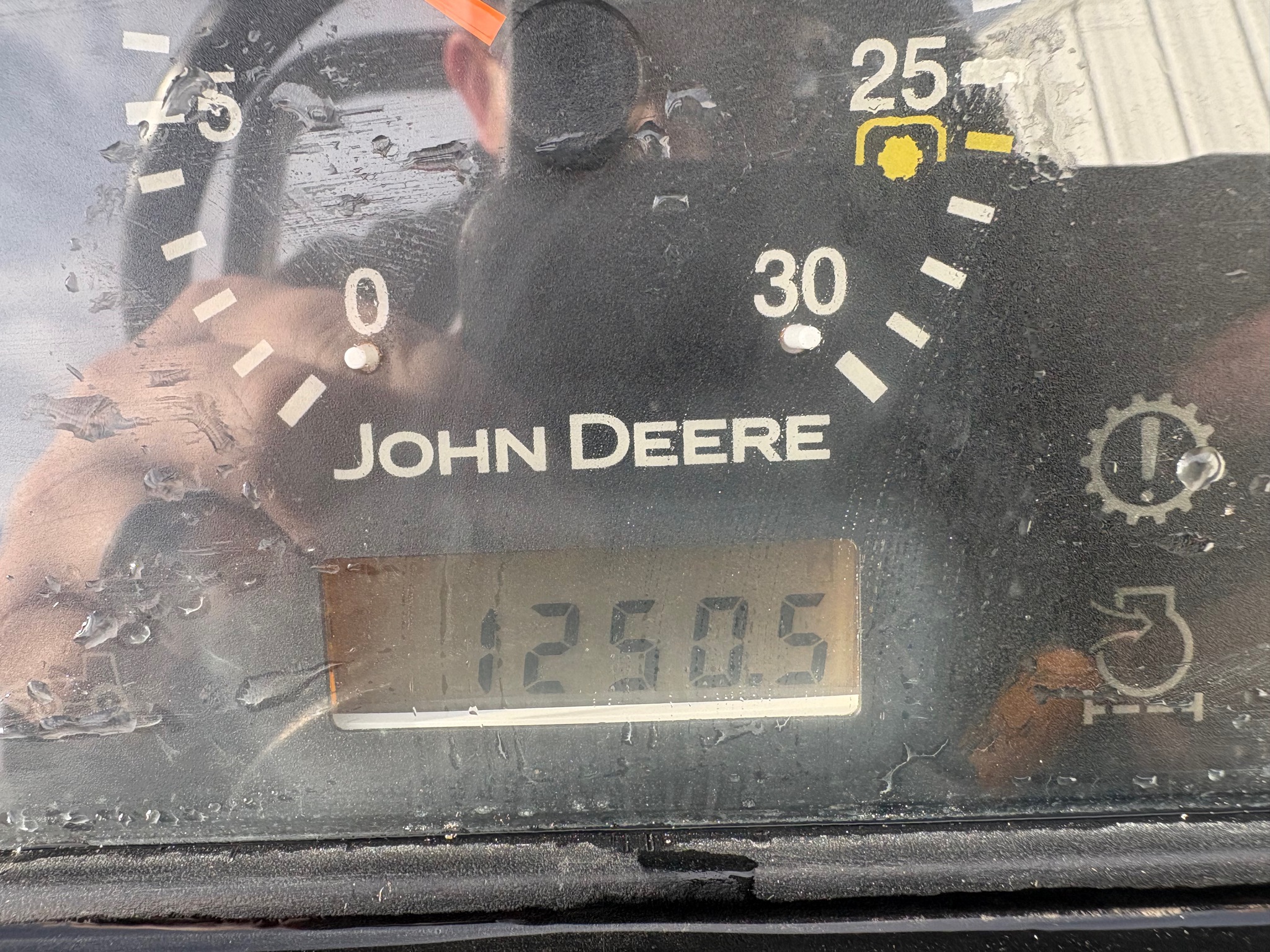 2007 John Deere 3320 Image 23