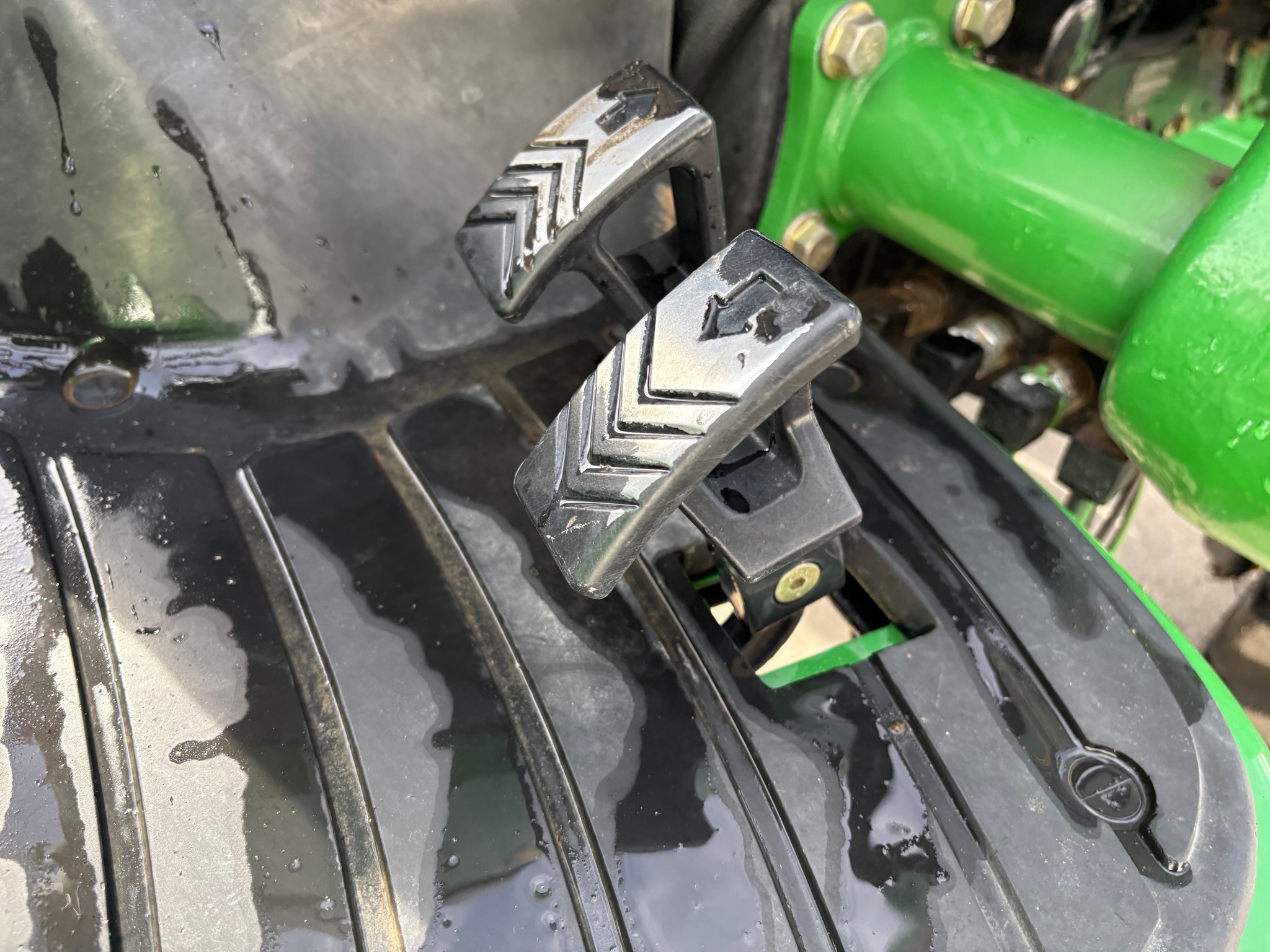 2007 John Deere 3320 Image 20