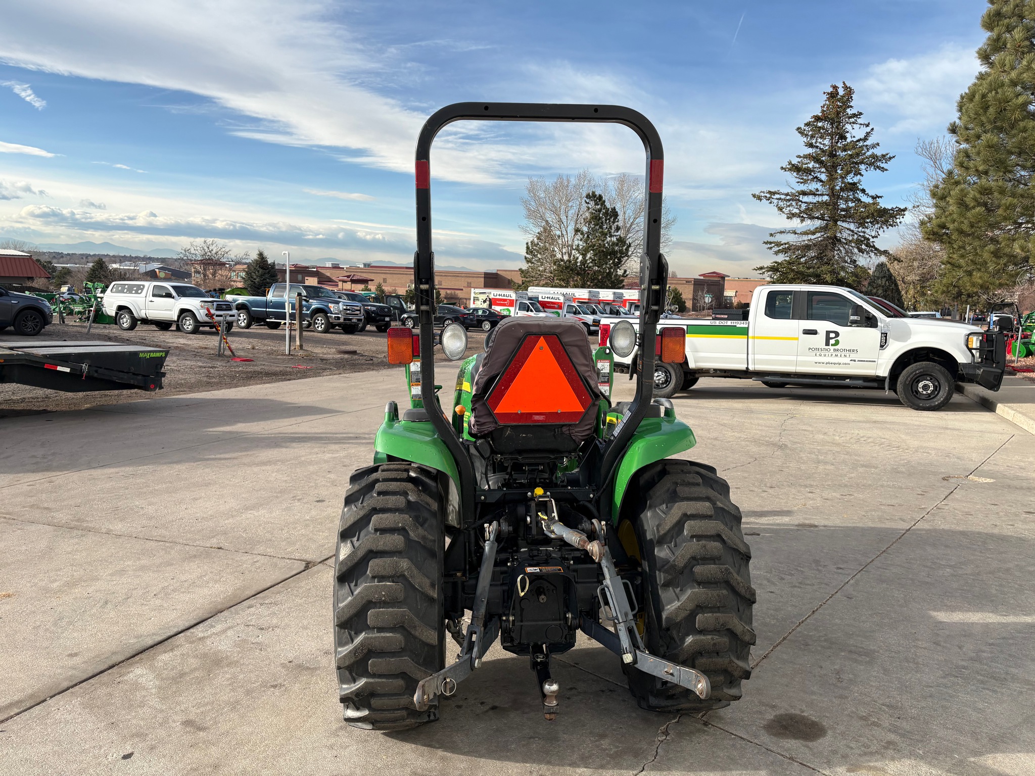 2007 John Deere 3320 Image 4