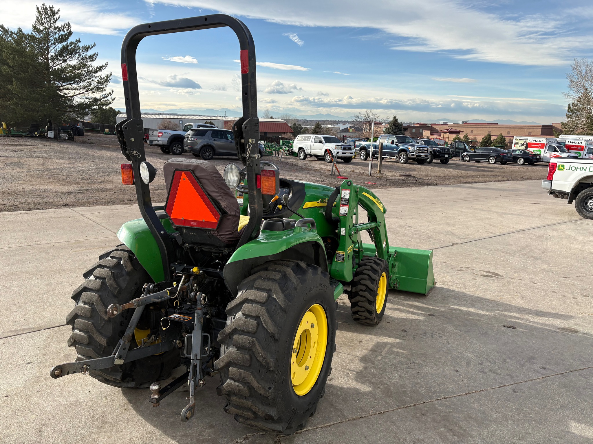 2007 John Deere 3320 Image 5