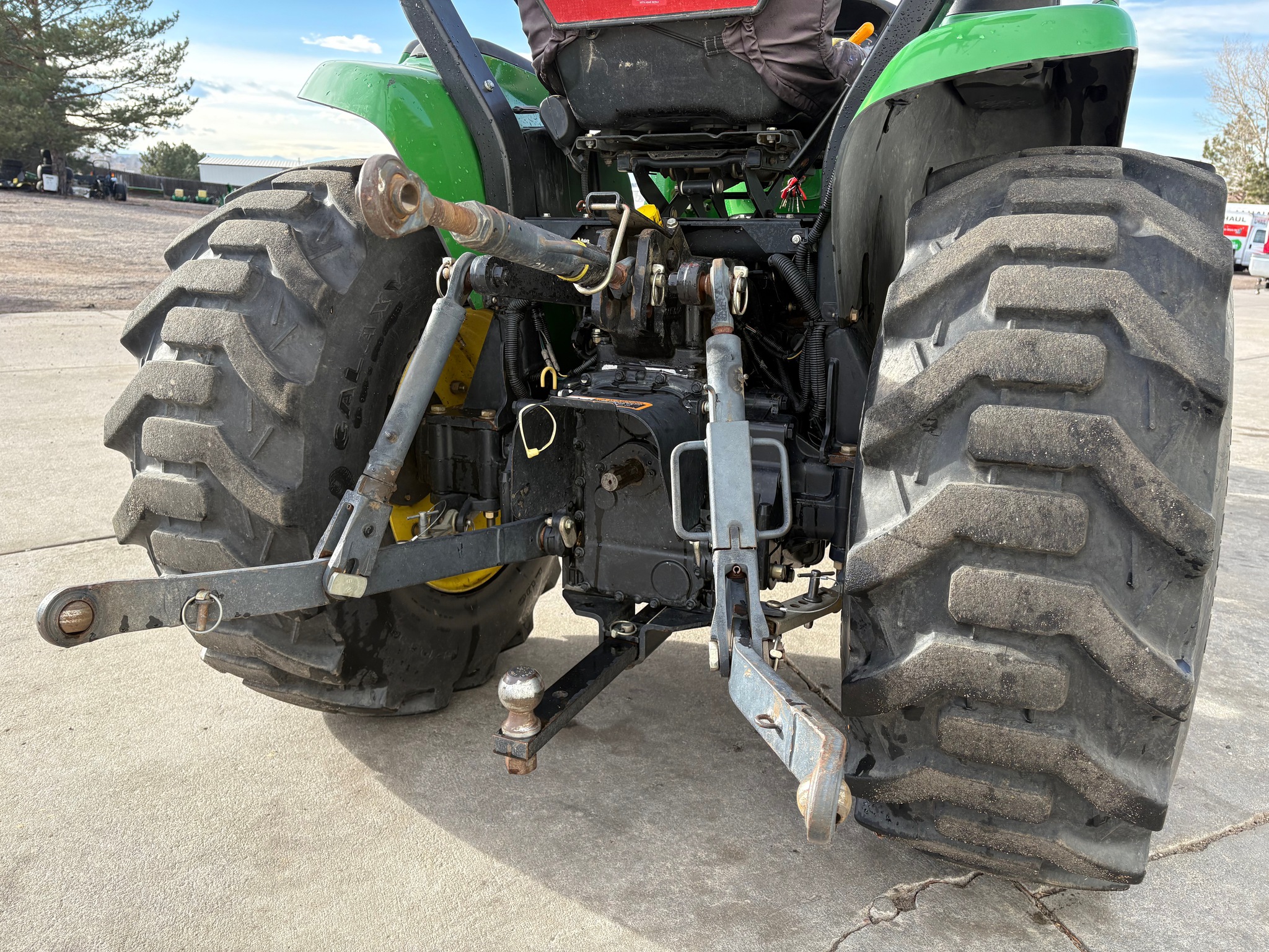 2007 John Deere 3320 Image 19