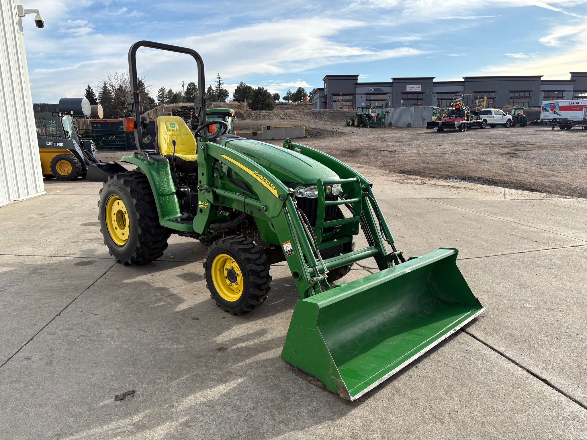 2007 John Deere 3320 Image 7