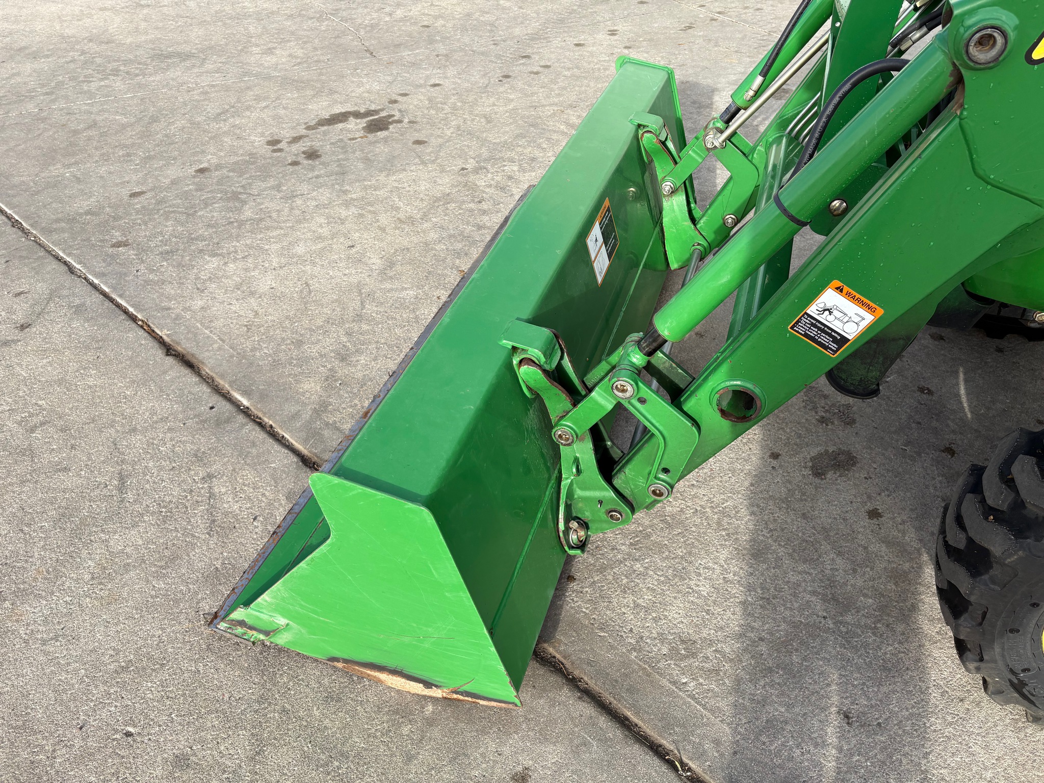 2007 John Deere 3320 Image 17