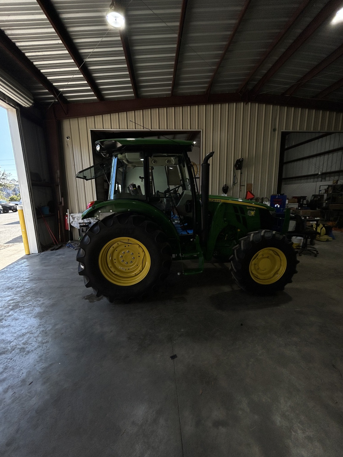 2026 John Deere 5075M Image 1