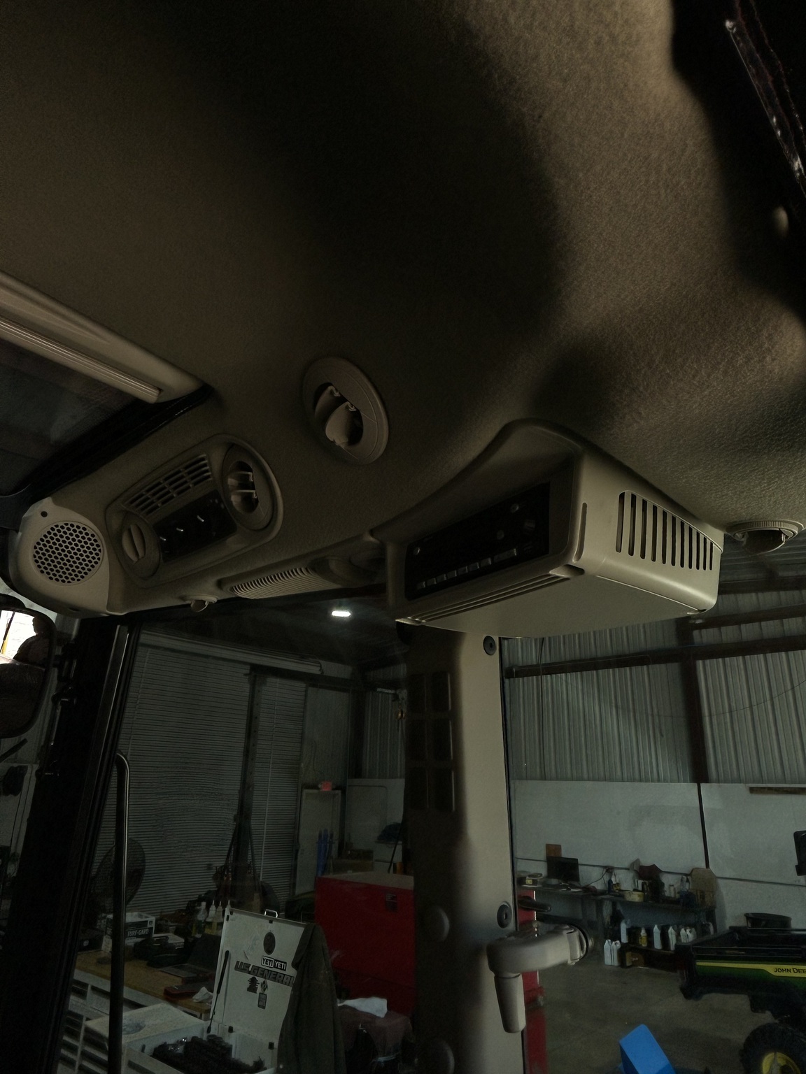 2026 John Deere 5075M Image 17