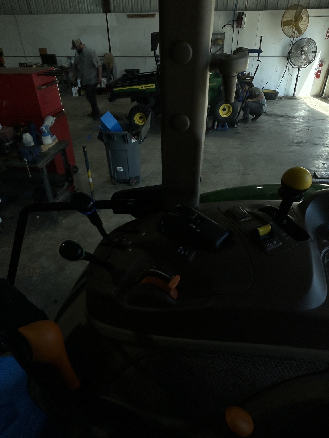 2026 John Deere 5075M Image 5