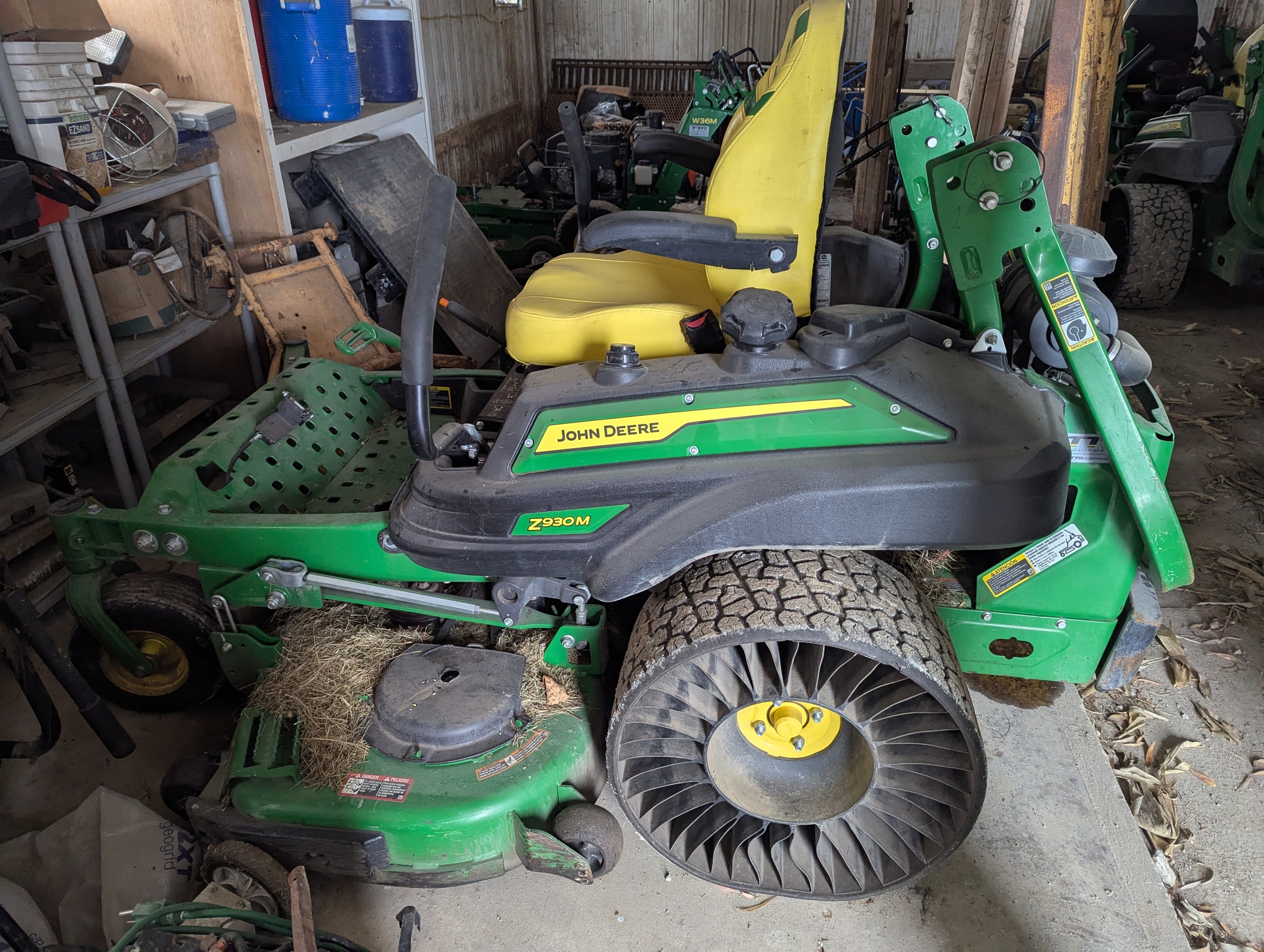 2023 John Deere Z930M Image 1