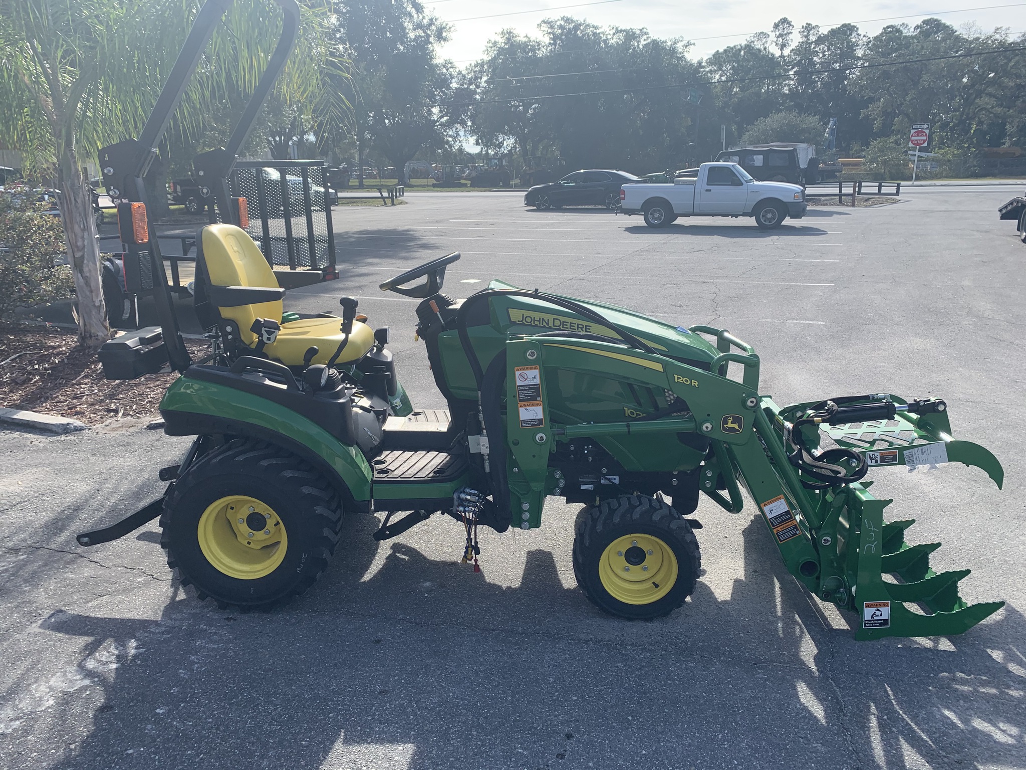 2026 John Deere 1025R Image 5