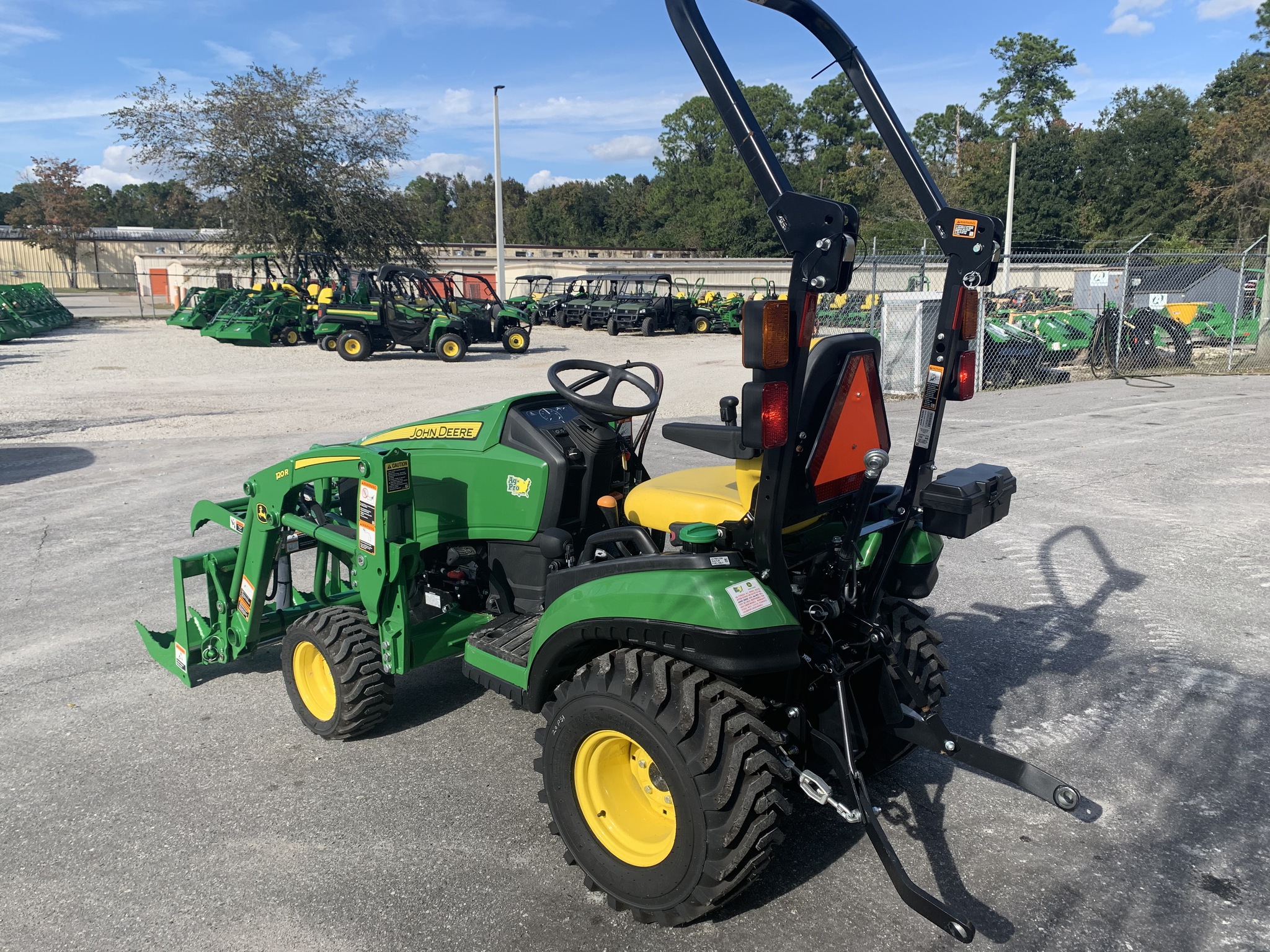 2026 John Deere 1025R Image 6