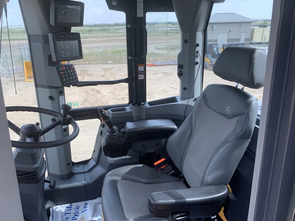 2024 John Deere 544 P