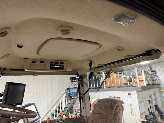 Photo of 2017 John Deere 8295R