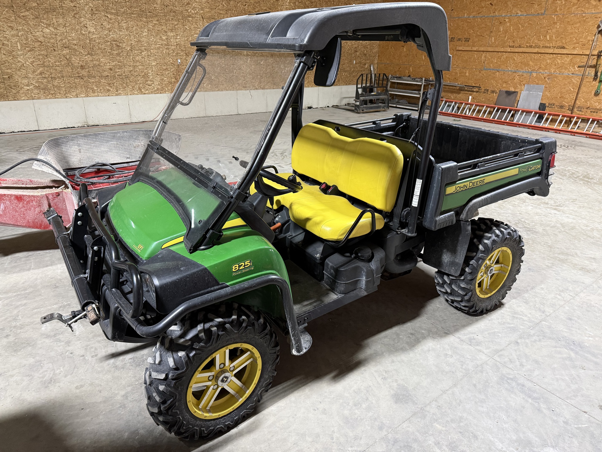 2013 John Deere XUV 825I GREEN Image 1