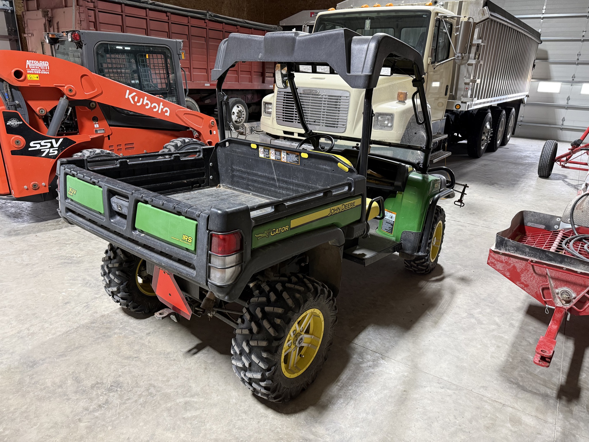 2013 John Deere XUV 825I GREEN Image 3