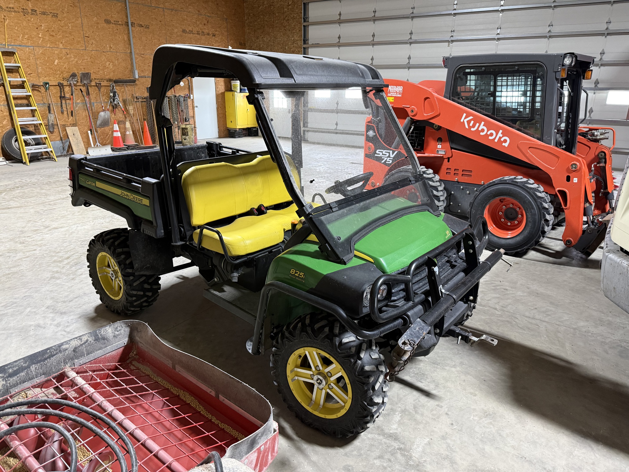 2013 John Deere XUV 825I GREEN Image 4