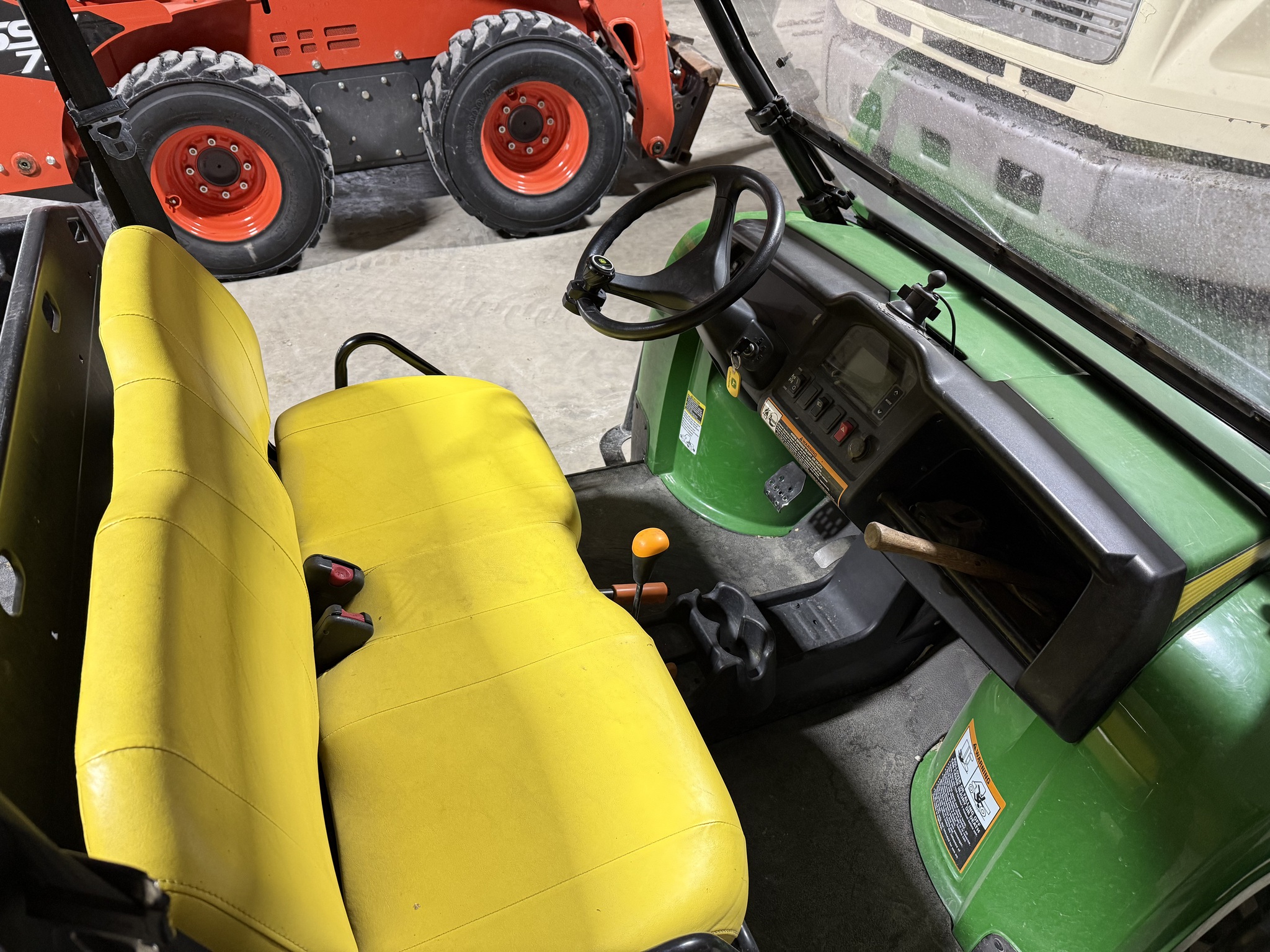 2013 John Deere XUV 825I GREEN Image 8