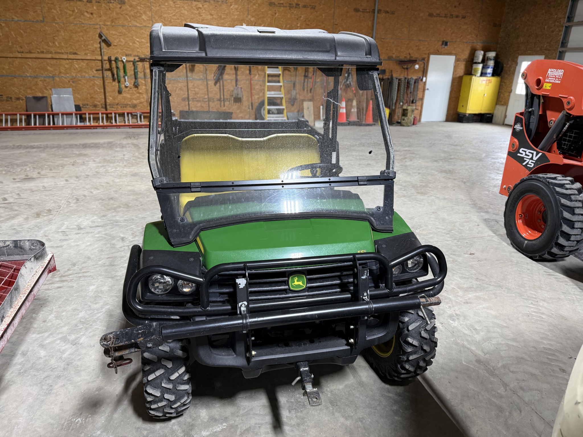 2013 John Deere XUV 825I GREEN Image 5