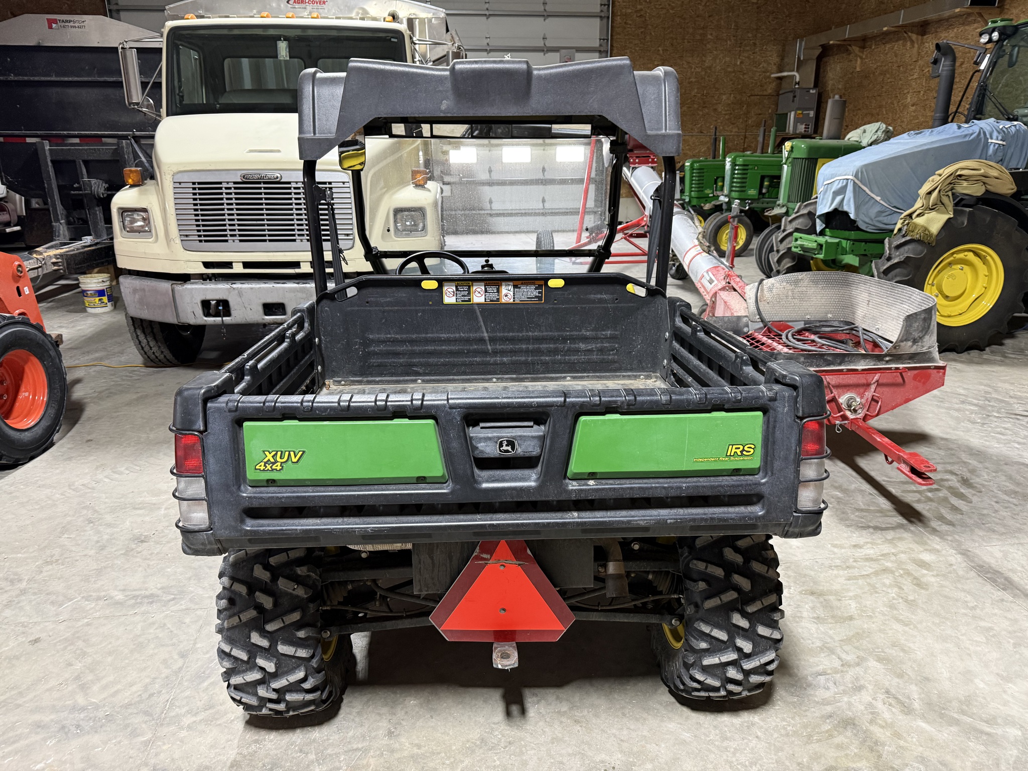 2013 John Deere XUV 825I GREEN Image 6