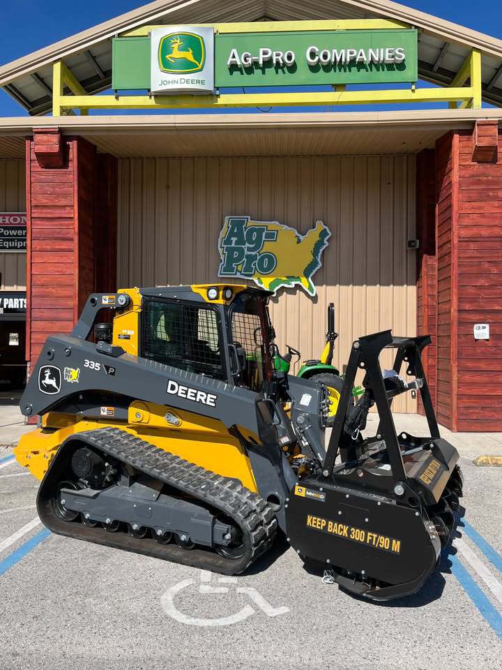 John Deere 335 P Image 1